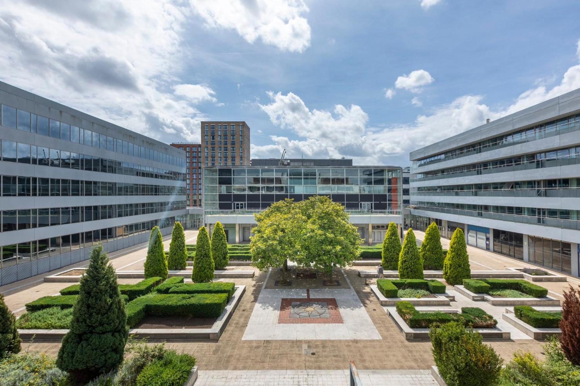 Holiday Inn Milton Keynes Central By Ihg Exterior photo